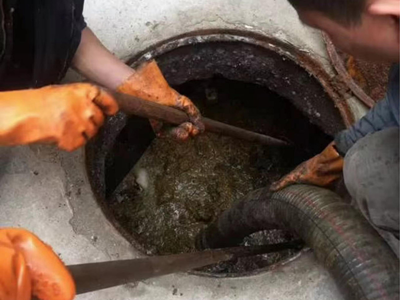 兴化清理化粪池时如何避免沼气的危害？